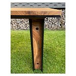 Detail podnoží u masivního stolu