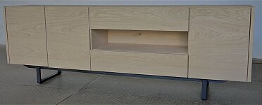 Masivní dubová komoda 210x80x42 cm v přírodním odstínu
