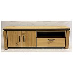 Moderní masivní komoda v přírodním odstínu