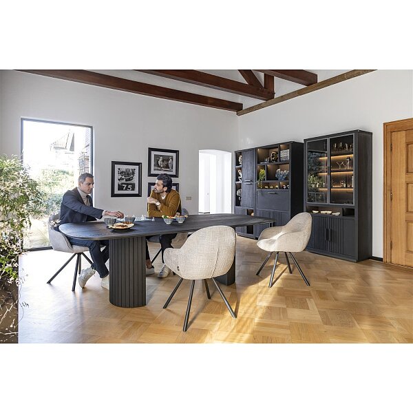 Moderní kombinace masivu v černém provedení