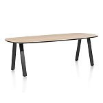 Nerozkládací oválný stůl 210x100 cm v přírodním odstínu.