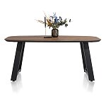 Elegantní kombinace světle hnědého dřeva a antracitového kovu