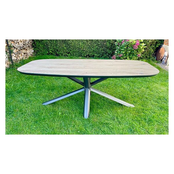 Moderní jídelní stůl z masivu 210×100 cm – dub, industriální styl, hvězdicová podnož