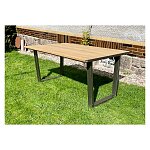 Kombinace masivu a kovu u jídelního stolu v délce 170x100 cm