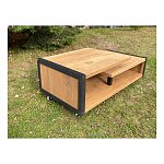 Kovové lemování v černém odstínu.