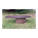 Konferenční stolek v přírodním hnědém odstínu.