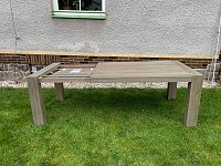 Moderní rozkládací jídelní stůl z dubového masivu