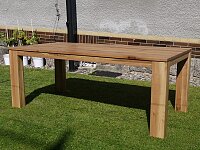 Kvalitní masivní jídelní stůl s rozkladem o velikosti 200x100+60 cm