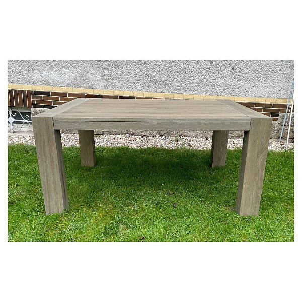 Dubový masivní jídelní stůl s kvalitním rozkladem