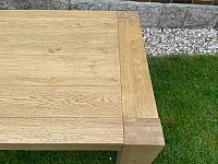 Moderní nerozkládací jídelní stůl z dubového masivu 160x90 cm.