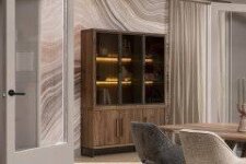 Příborník Everest v mangovém odstínu