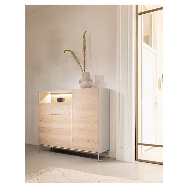 Moderní vitrína s LED podsvícením 148x135x42 cm