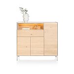 Komoda NIORA je elegantní poutač s uhlazenými liniemi.