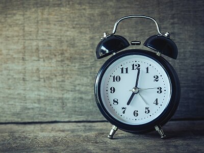 Analog alarm clock
